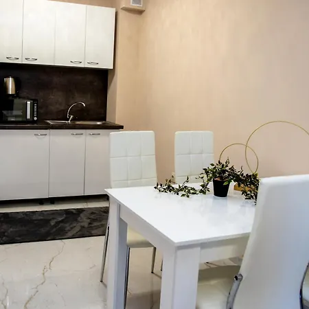 One Bed Symphony Apartment *